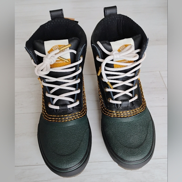 VANS NEW Standard Mid Snow MTE Boots - Picture 5 of 13